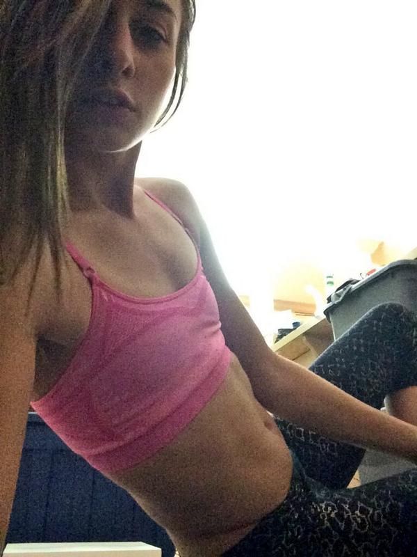 Flaquita pendeja me pajeo con sus selfies + 22