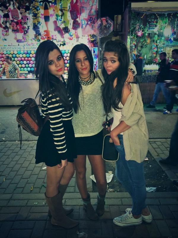 carluu_93's tweet photo. Día de ferias 🎡🎠❤️ @Marciia17 @Cleerviolet @cmsl8 http://t.co/mnVMXrV2hI