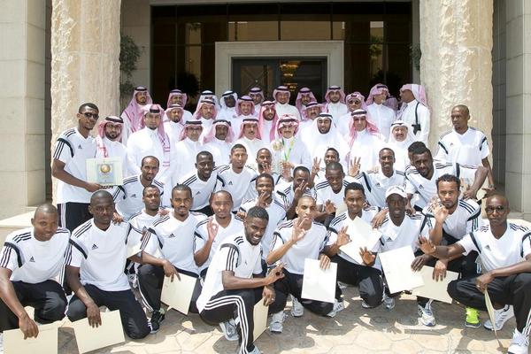 Alwaleed_Talal's tweet photo. http://t.co/SqV61190yO

استقبلت منتخب الإمكانيات الخاصة بمناسبة تحقيقهم بطولة العالم لكرة القدم وتم تكريمهم ب٤١ سيارة http://t.co/ftskY3RkDS