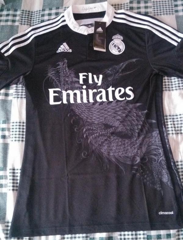 xiaochunmesut's tweet photo. My new shirt.Hala Madrid! http://t.co/g4m8hEoDEO