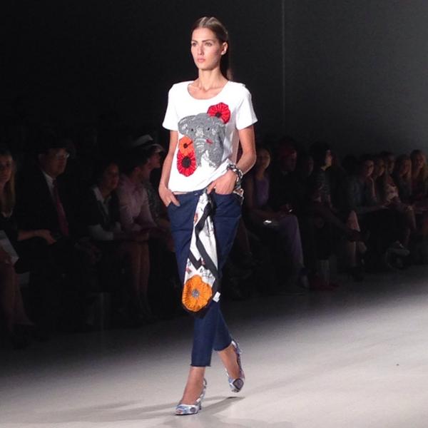 FashionWindows1's tweet photo. @Oudifu proposes Capri jeans &amp; appliqué shirt as the casual look for #spring2015 #MBFW #NYFW @lapressepr http://t.co/KvWvIj9WHH
