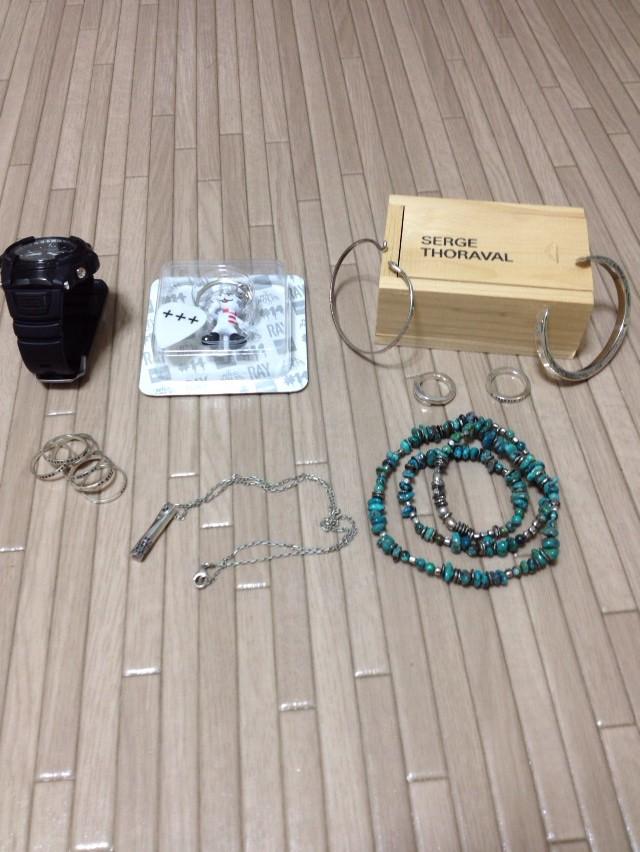 中村ゆきや در توییتر 私のバンプコレクションの一部 藤くんのプライベート着用g Shock ターコイズブレスレット セルジュトラヴァルのネックレスと7連指輪同型 無関係セルジュトラヴァル4点 ニコルキーホルダーケースに挟んだ藤くんの三ツ星ピック Http T Co