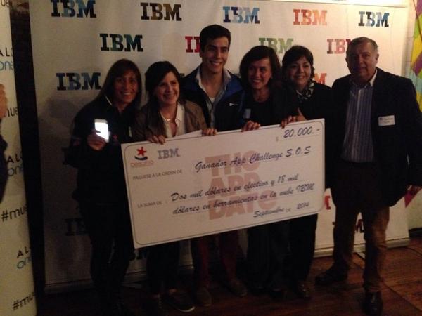 DesafioChile's tweet photo. Foto de la ganadora de la aplicación que nos ayudara a actuar más rápido ante las emergencias #appchallengesos http://t.co/lwExZUS3Ud