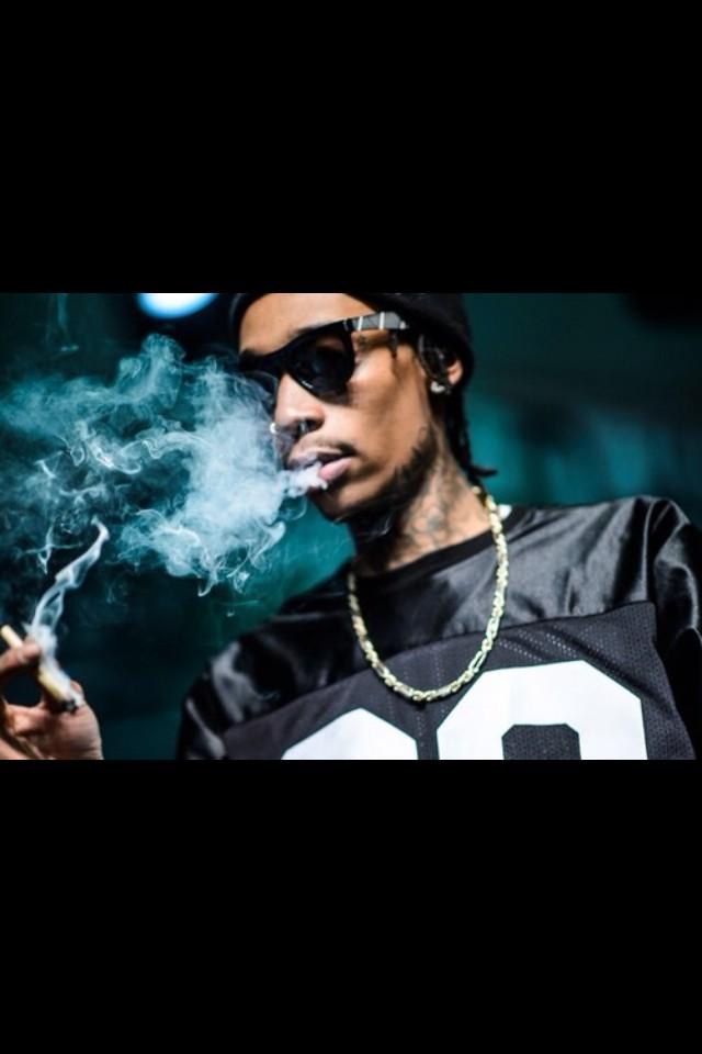 Happy birthday to my favorite rapper Wiz Khalifa ! Taylor gang or die !    