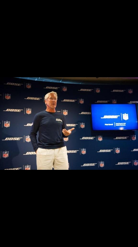 ramirinortiz's tweet image. Negocios de gran altura  #Bose + #Nike + #Ridell = £$$$$$$