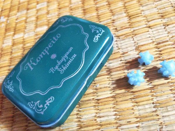 日宮サミ Su Twitter 展示のときに差し入れで貰った緑寿庵清水のサイダー金平糖 同じく緑寿庵清水さんで前に買った金平糖ケースに入れてもちあるく幸せ 金平糖に 金平糖だけの特別な入れ物があるってとてもいいなあ Http T Co B2duy1iurq Twitter 日宮サミ Su Twitter 展示のときに差し入れで貰った緑寿庵清水のサイダー金平糖 同じく緑寿庵清水さんで前に買った金平糖ケースに入れてもちあるく幸せ 金平糖に 金平糖だけの特別な入れ物があるってとてもいいなあ Http T Co B2duy1iurq Twitter