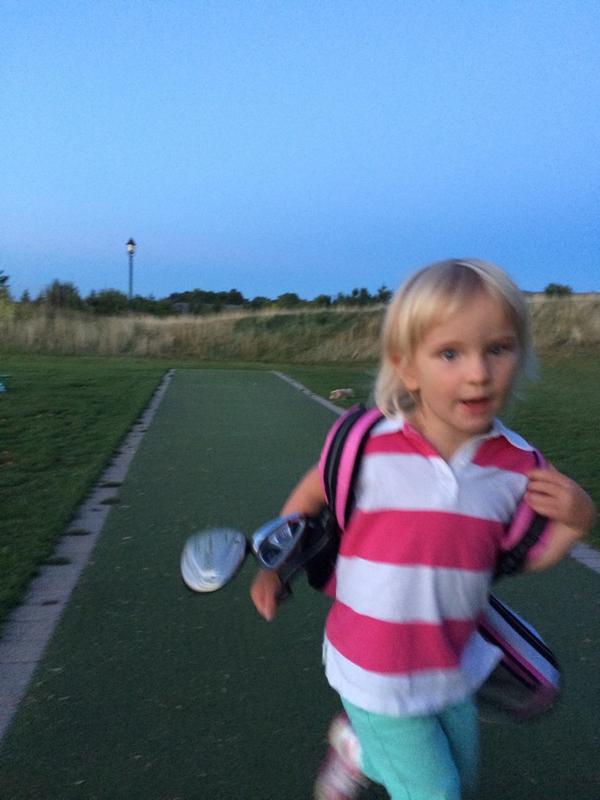 Jay_McCormack's tweet photo. Inspired by passing @RLeeBentham in pink on the way to 9 at Beacon Hall, Addy decided to try her new sticks! http://t.co/hXFwCm9klk