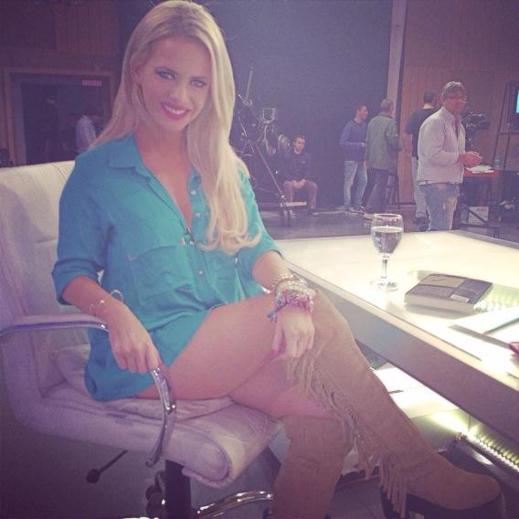 En @BenditaOk con mis botas de @ILOVERMODA! http://t.co/KgCupyNQL4