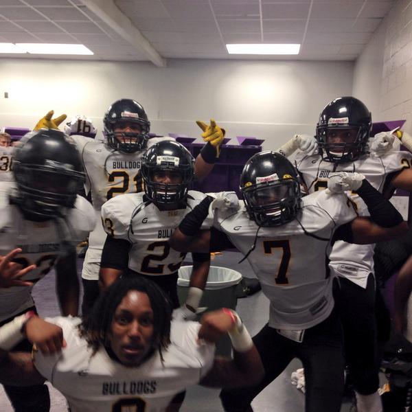 J_Reall27's tweet photo. We get Dubs!!! #TLU18 #TLUFootball #TLUBulldogs #Dineeeee🙌 http://t.co/kV8alKcdG1