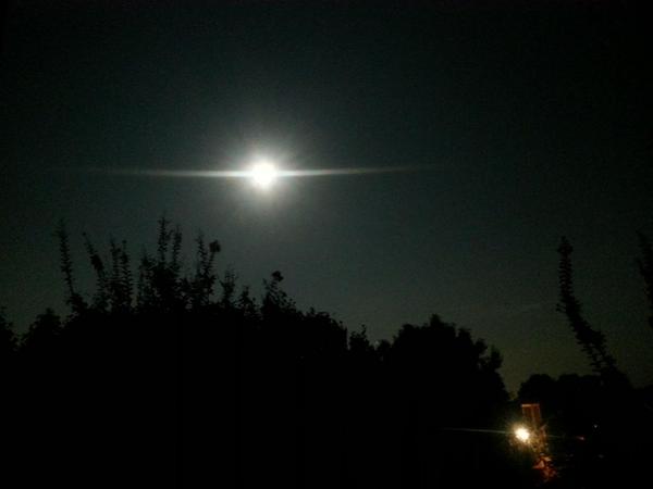 WWaldron12's tweet photo. I see the moon, and the moon sees me. Enjoying tonight's #supermoon from Huntsville, AL http://t.co/J1e1P1pFV2
