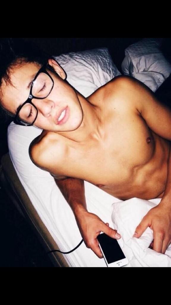 camscooolata's tweet photo. goodnight babe happy bday hunny💖💖💖 http://t.co/GCEx0B7BMm