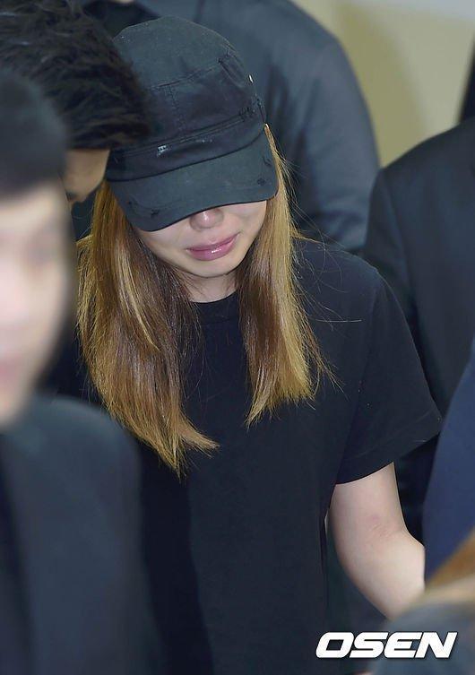 watashiwahyo_ss's tweet photo. A sad day. I hope Ahsley, Sojung and Zuny can go on living without EunB and Rise.
#RIPRise #RIPEunB #StayStrongLC http://t.co/b1g3f6FodN