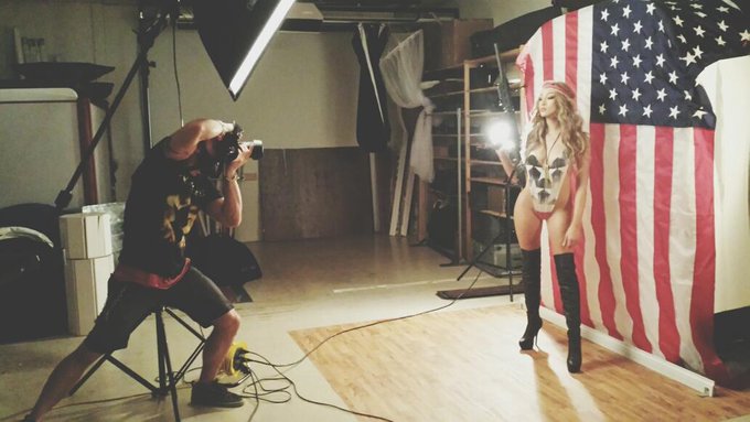 Late night #USA photoshoot with Cory Wilaby! #Merica http://t.co/XWqdhrkhIF<a href="/tag/usa"class="tags">#USA</a><a href="/tag/merica"class="tags">#Merica</a>
