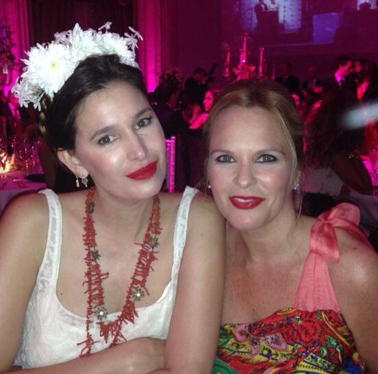 #NocheSolidaria #Fundaleu <a href="/dolibarreiro/">Dolores Barreiro</a> <a href="/rourecondo/">Rosa</a> <a href="/maiarohrer/">MAIA ROHRER</a> <a href="/bettinafrumboli/">Frumboli Estudio</a>