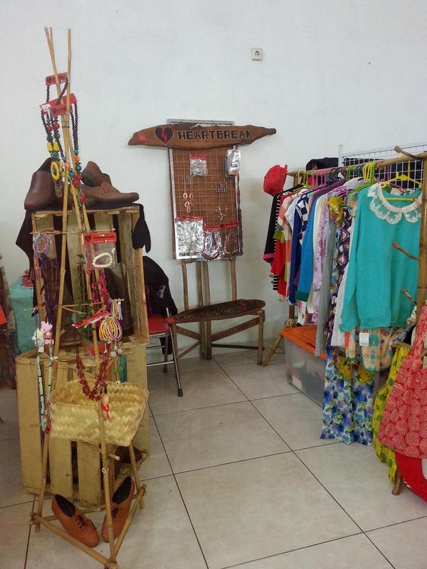 heartbreak_ID's tweet photo. Ayo datang ke booth kita @FlohmarktFest  c-15. http://t.co/Ta7RCWjzvQ