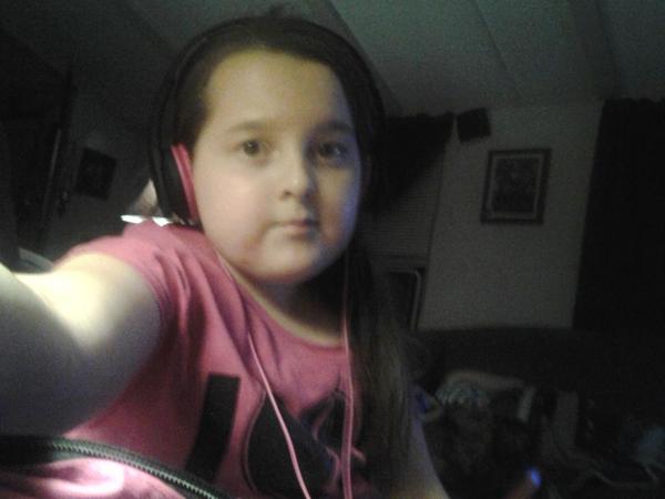 KittyMeowCutie's tweet photo. @BonessPanek Selfie 4 U please follow me! ♡♡♡♥♥ http://t.co/dcfAFVWale