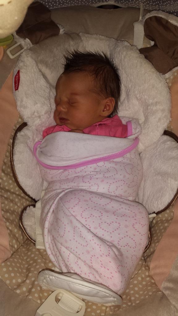 Jenna5945's tweet photo. Drinking a hot cup of Pomegranate Pizzazz tea and listening to baby snores :-) my life is great! #blessed http://t.co/MzeOrN1Eek
