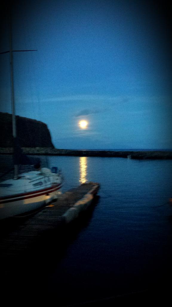 brheater123's tweet photo. Super moon in Lana'i http://t.co/bfJrvgtakG