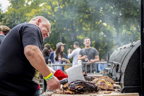 MarkEtiennePhot's tweet photo. @stevewest60 Steve the Butcher in full swing @MeatopiaUK @TobaccoDockLon #Meatopia2014 http://t.co/VcxOmIcZ03