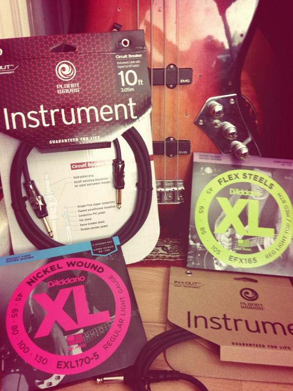lbassignani's tweet photo. Thanks to D'ADDARIO for the amazing strings and leads - look forward to try them @DAddarioUK http://t.co/e3iHn06GJq