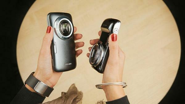 smm_sung's tweet image. Скажите честно, вы тоже не понимаете, в какой руке #S4zoom, а в какой #KZoom с улучшенным дизайном?