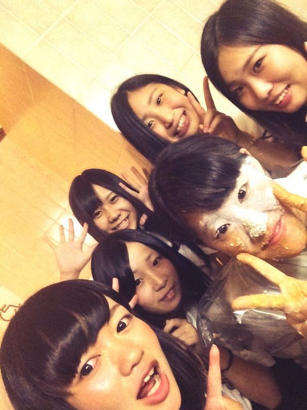 cmii715's tweet photo. クレイジーってほんとにクレイジー♡
笑い耐えんしツボ同じやしほんとに楽しすぎて…。
素出しまくり！笑笑
まゆ本当に誕生日おめでとう！！！
大好きや〜(*´▽｀*)
金デパも修学旅行もこのメンツやしやばいね！！！(*´︶`*) http://t.co/JfYE6TApkW