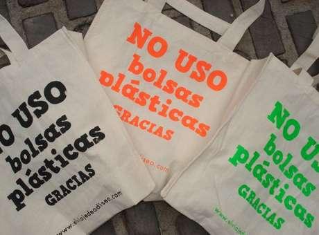EconomiaTerra's tweet photo. Patagonia: Industria critica prohibición de uso de plásticos http://t.co/Sl1DrloLwq http://t.co/vFasE9DE08