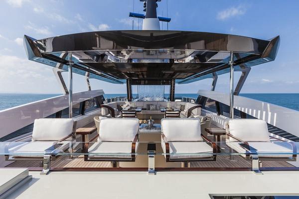 Just for a day! De M/Y Polaris Prince Shark van <a href="/Rossinavi/">Rossinavi</a> youtu.be/FRXKfSkdA4M  #wish