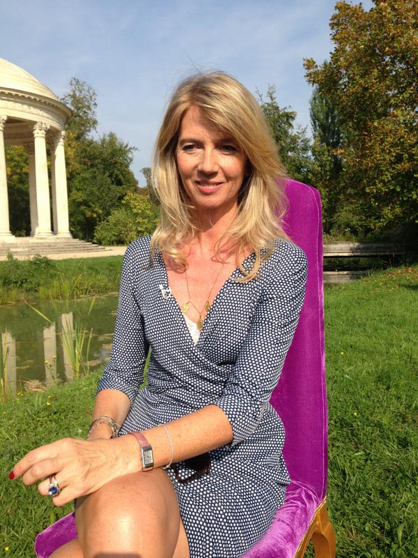 DeFeydeau's tweet photo. Tournage de #SousLesJuponsDelHistoire au Petit Trianon avec @ChristineBravo7, sur Marie-Antoinette. http://t.co/AK8yRu4b6f