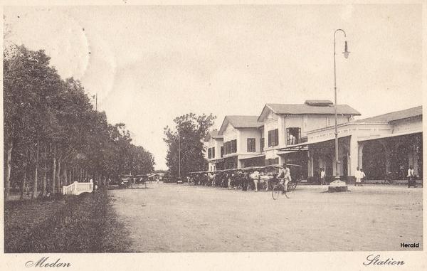 KAI121's tweet photo. Tahun 1886 jalur rel KA di bangun sbg sarana angkutan tembakau ke pelabuhan. Dan tahun 1914 dibangunlah #StasiunMedan http://t.co/pbkSPel6rq