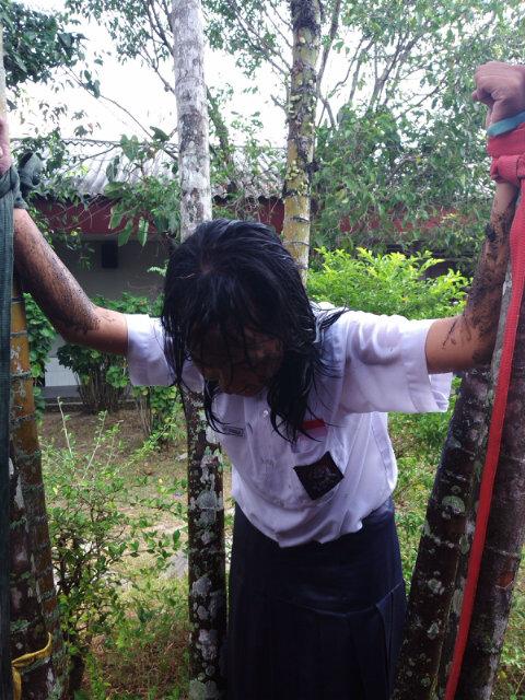 devi_tasidalle's tweet photo. Dan skrg disiram air sampah:') sama @KERAMAT_IPAempt satu kelas dibuat tontonan jugaaa thanks a lot rek muah :* {} http://t.co/4x65KXsqh1