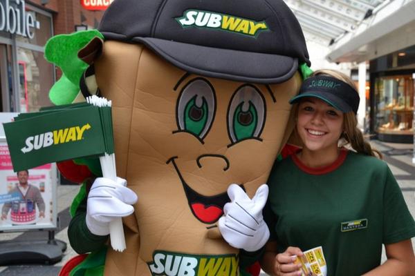 SubwayVld's tweet photo. Ook zaterdag 13 sep zal Subman rondjes door het Vlaardingse stadshart lopen. Vertrek vanaf Subway Fransensenstraat http://t.co/OeiKV2f7nf