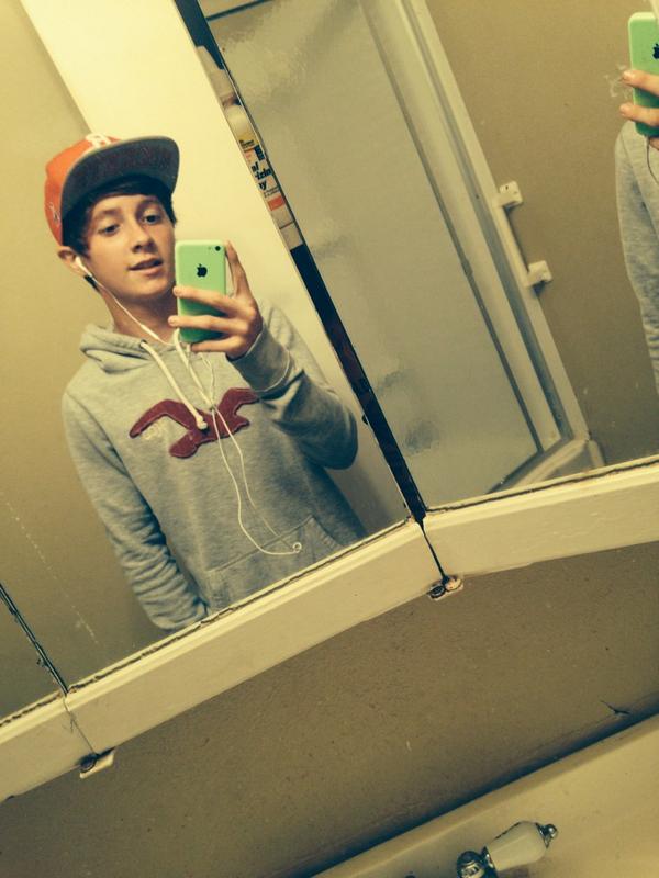 PrestonshaneB's tweet photo. 🔥Going to regret not sleeping🔥#fuckdusten http://t.co/yxIkp5otN2