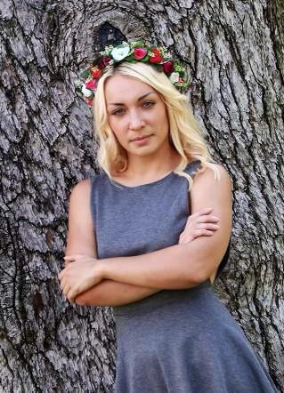 femeninna's tweet photo. "Be yourself, everyone else is taken". OW http://t.co/KVwor3NPGZ
