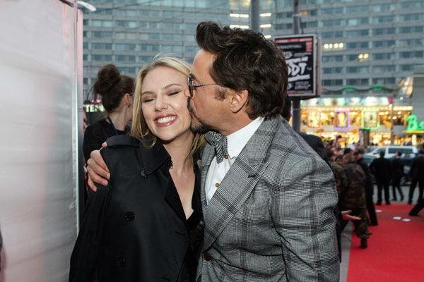 scarlett_news's tweet photo. Robert Downey Jr just said: "I think she's going to be a great mum." #ScarlettJohansson http://t.co/nylWjsnoT8