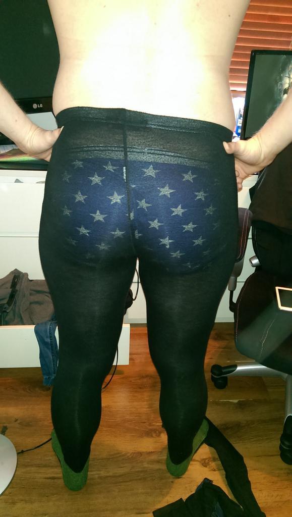 Lizbob on X: @Arron391 proving my leggings are see-through