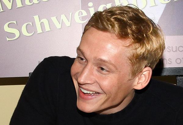 Am i the only one who thinks <a href="/NiallOfficial/">Niall Horan</a>  laugh is a bit like <a href="/MSchweighoefer/">Matthias Schweighöfer</a> s laugh?