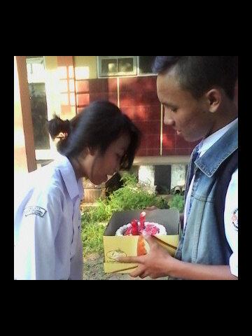 devikartika7's tweet photo. Ciee so sweet ciee, adeuh @RBP_6 beger euy.. =)) bhahaha http://t.co/skb1xoEB8E