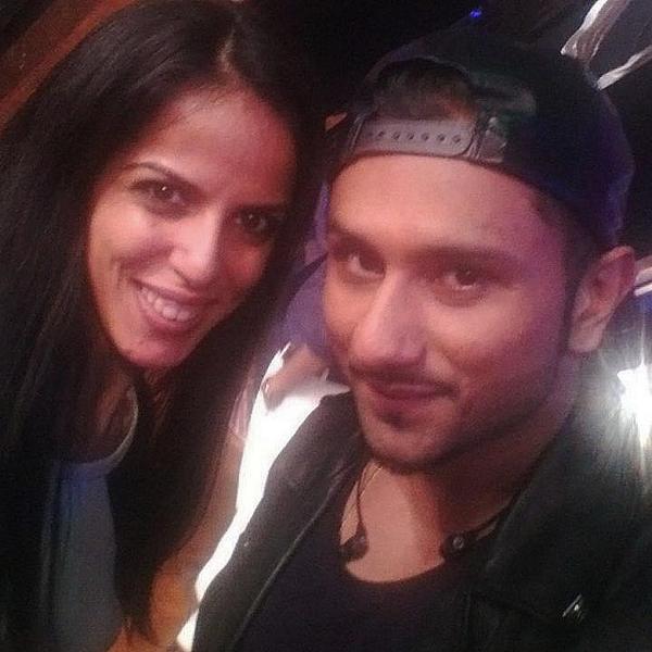taniasuri's tweet photo. With @asliyoyo on the set of @StarPlus @IndiasRawstar.. interesting chat i had with him.. and an interesting show :) http://t.co/XyBlRhNELU