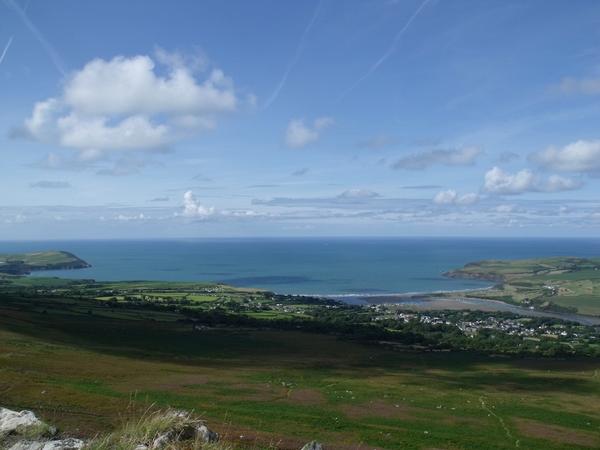 #Breathtaking #view from #CarnIngli across Newport #Pembrokeshire, #Newport Bay, #DinasHead #mywales @VisitPembs