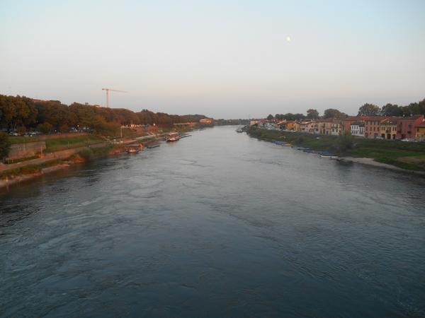 si_italy's tweet photo. река Тиччино. в Павия http://t.co/WBhFH5B5KH