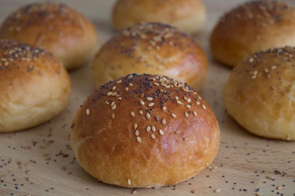 RoadToPastry's tweet photo. Do you like #hamburgers? Here's how to #bake great #burger buns! #pastry #foodporn
#Recipe: http://t.co/w96hxr3LUY http://t.co/86PH2aPnh5