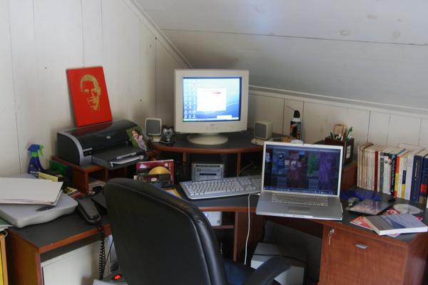 empurpler's tweet photo. @MacDowellColony @MacDowellFEC #macdowellreunion #macdowellandbeyond my workspace when not lucky enough to be in res. http://t.co/fbigjf08F5