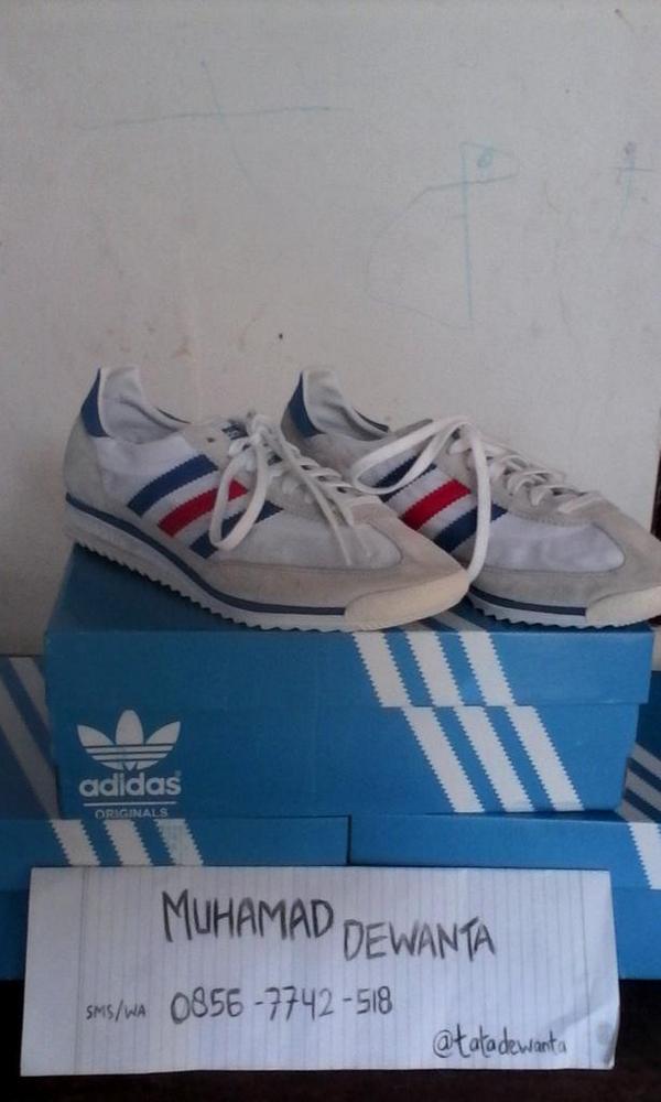 tatadewanta_sXe's tweet photo. @DjodiPrayitno @vicky_harun @RizkyGBI 
@PanduBaressi SL72 france sz 42 | Superstar blue sz 42 &amp; Black 41 1/3 murah ;) http://t.co/SVTfWBoWPb