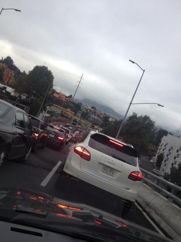rsolism's tweet photo. @Supervia_DF  esto es ahorro de tráfico ? http://t.co/mfbx75YZhS