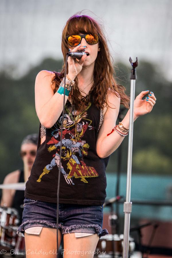 BLC_photography's tweet photo. . @SisterSparrowDB @riverbendpnc Ohio River Throwdown. Sister Sparrow and the Dirty Birds http://t.co/B6B7e1WDoy http://t.co/EcffEL5p2l