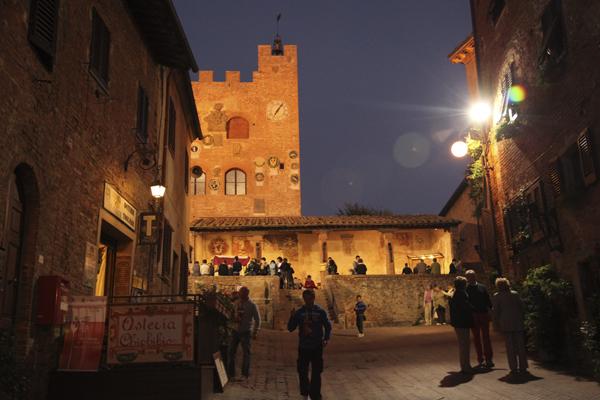 TuscanFeeling's tweet photo. Many events for this #Autumn in #Tuscany! Don't miss #Boccaccesca in #Certaldo: good food&amp;more http://t.co/dBn9b3VeRa http://t.co/Rc4QiAcvJc