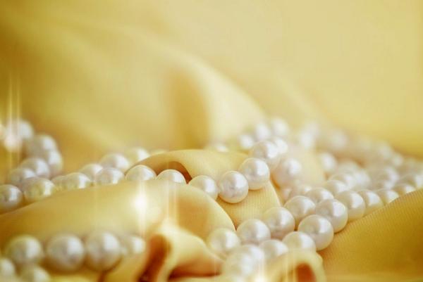 annabiblo's tweet photo. Curiosità e #bijoux: sapevi che gli antichi greci associavano le #perle ad Afrodite, dea dell'amore e della bellezza? http://t.co/tmTLOcuElZ