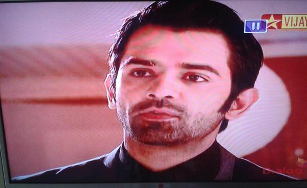 IPKKNDRuwizz90's tweet photo. #FaceAppreciation 3 ππππ #ArnavSinghRaizada #BarunSobti π³π³π³π Idhu Kadhalaa #TamilIpkknd β€β€ HOLY BANANAS! π http://t.co/Vw2JHcZhtM