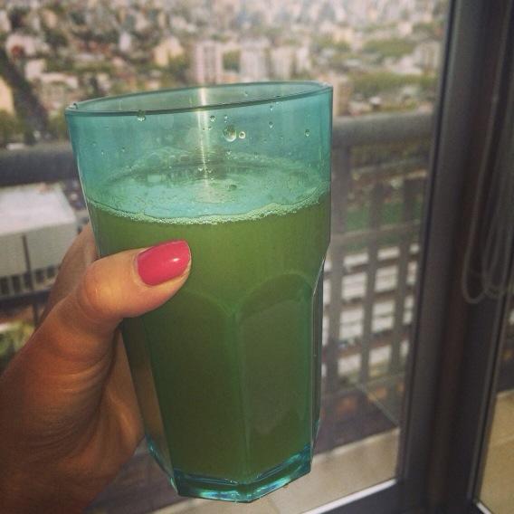 Mi jugo de #wheatgrass de cada mañana. Brotes de trigo verde http://t.co/ydPB9GBmZx